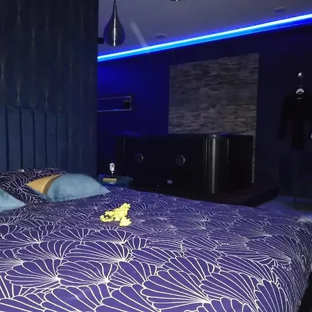 Blue Jacuzzi Bed and breakfast *