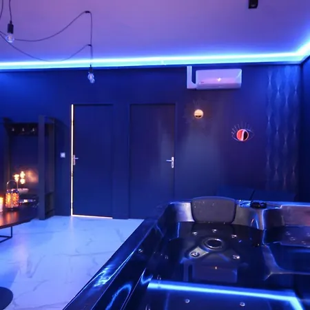 Blue Jacuzzi Bed & Breakfast